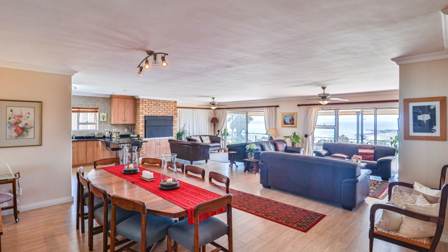 5 Bedroom Property for Sale in Mountainside Western Cape